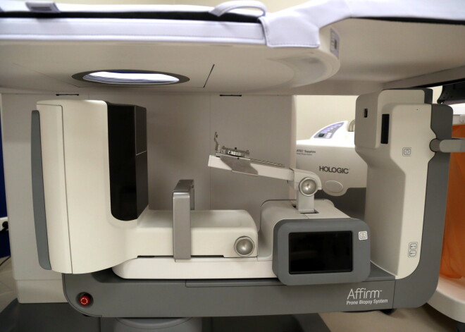 Par teju pusmiljonu eiro Austrumu slimnīcā uzstādītas divas jaunas krūts vēža diagnostisko izmeklējumu iekārtas