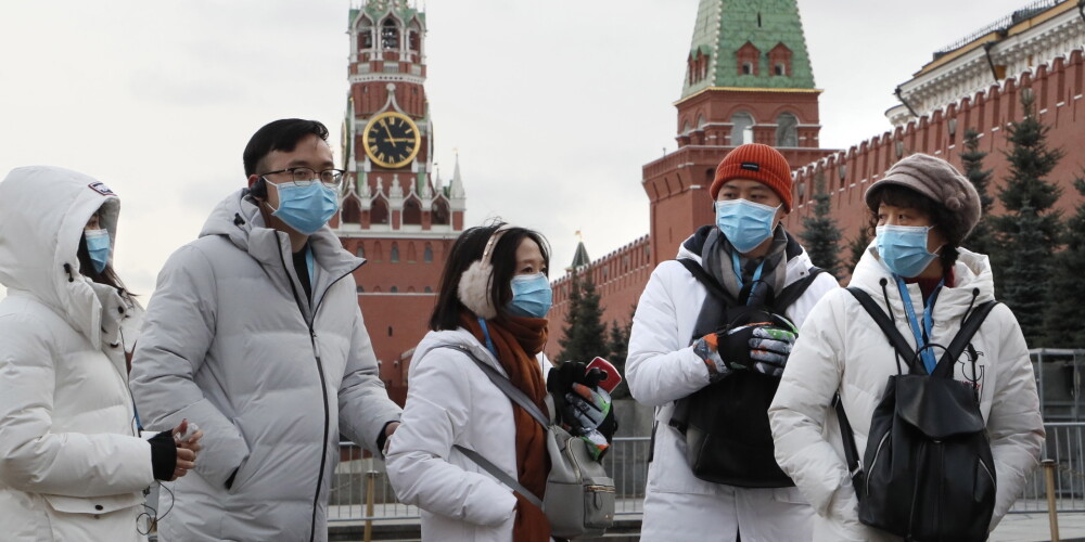 Krievija izplatot sazvērestības teorijas, ka aiz koronavīrusa uzliesmojuma stāv ASV