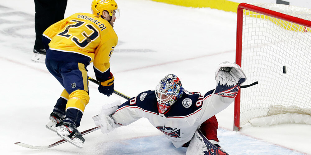 Roko Grimaldi pārspēj Elvi Merzļikinu un gūst uzvaru nesošo pēcspēles metienu.