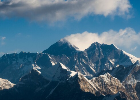 Nepāliešu šerpas mēģinās uzkāpt Everestā 5 dienu laikā brutālos ziemas apstākļos