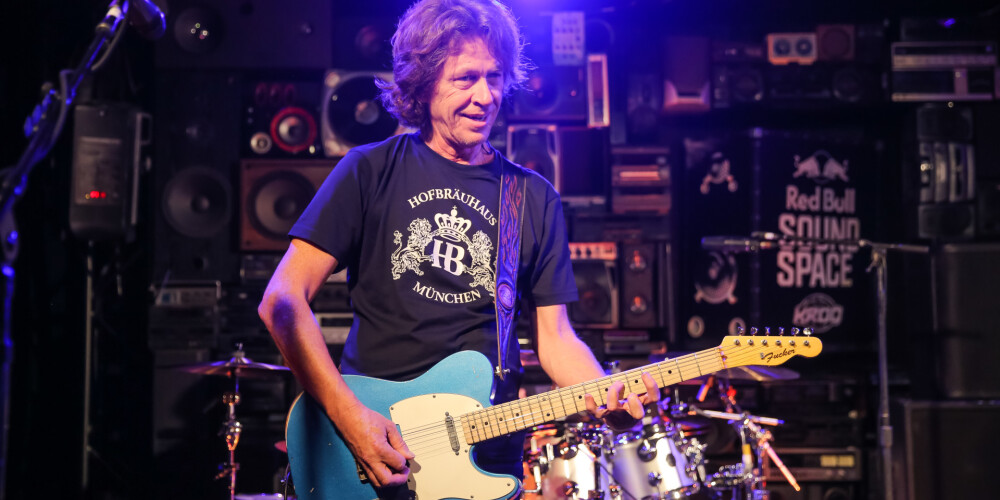 Lielajā ģildē sestdien viesosies ģeniālais ģitārists, aranžētājs un komponists Dominiks Millers, prezentējot savu jauno albumu „Absinthe”.