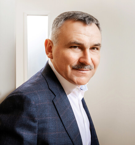 Panākt, lai pēc operācijas nav redzams, ka seja ir operēta, – tā ir pati lielākā māksla. Cilvēks ir kļuvis jaunāks, un neviens no malas nenojauš, kāpēc. Tā ir augstākā atzīme plastikas ķirurgam.