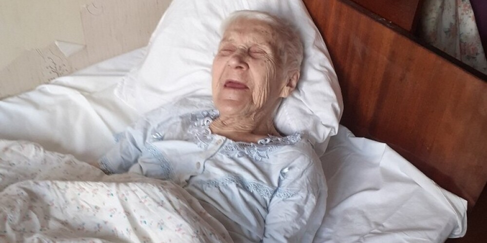 Мигранты поселились в квартире 93-летней женщины и поили ее уксусом ради денег