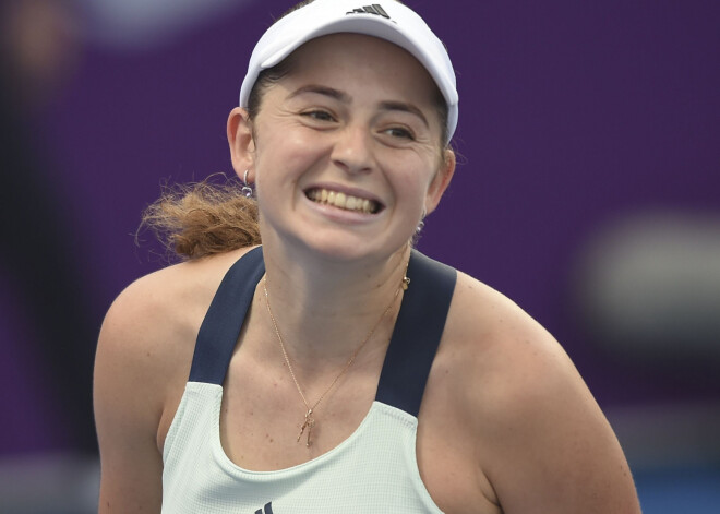 Ostapenko trīs setu cīņā piekāpjas spēcīgajai Kvitovai