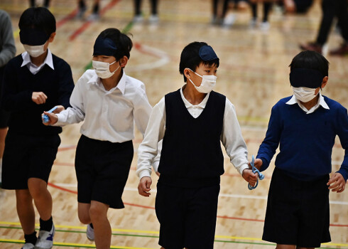 Japānā koronavīrusa dēļ slēgs visas skolas