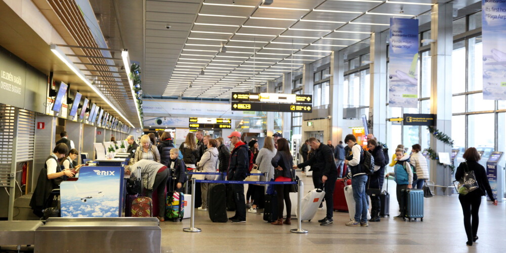 Rīgas lidostā strādājošam robežsargam veic koronavīrusa analīzes