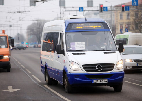 Ar koronavīrusu inficētais vīrietis cauri Rīgai braucis ar mikroautobusu