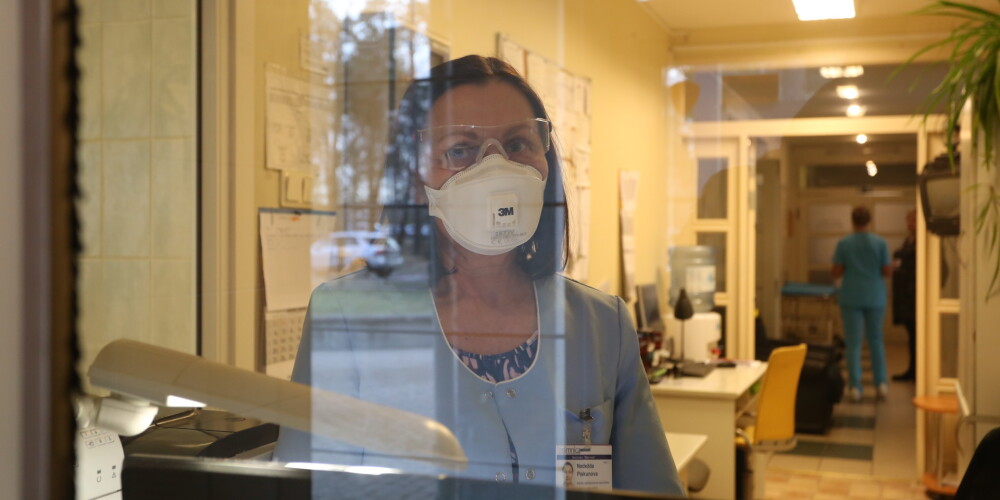 Speciālists skaidro, vai sejas maska var pasargāt no koronavīrusa