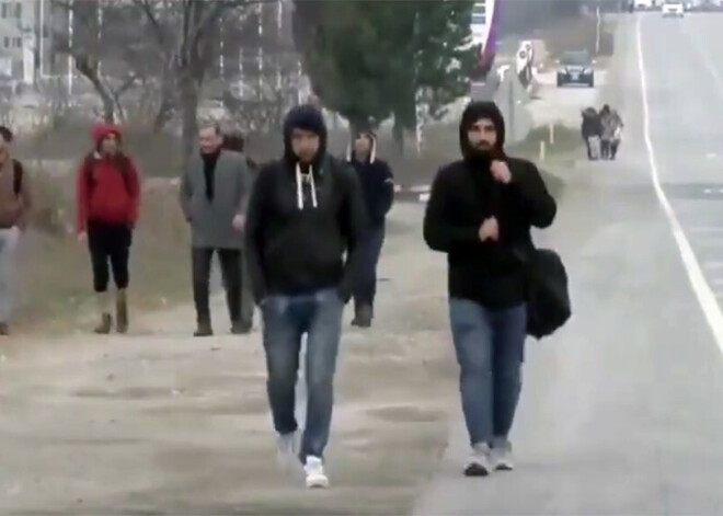 Turcija atver robežas un ļauj simtiem bēgļu doties Eiropas virzienā