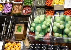 Uzņēmumi aicināti izvērtēt ar nefasētas pārtikas produktu tirdzniecību saistītos riskus, pārliecinoties, vai nefasētās preces ir pietiekami pasargātas no piesārņojuma, kā arī izvērtēt iespējas nodrošināt apmeklētājiem roku dezinfekciju pirms iepirkšanās.
