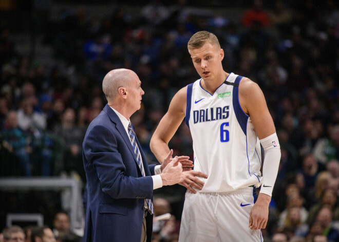 "Mavericks" treneris Kārlails par Porziņģi: "Viņš ir lielisks basketbolists"