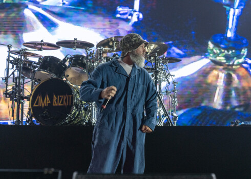 Izslavētie skatuves huligāni satricināja Rīgu ar iespaidīgu šovu un sev vien raksturīgo neapturamo enerģiju.