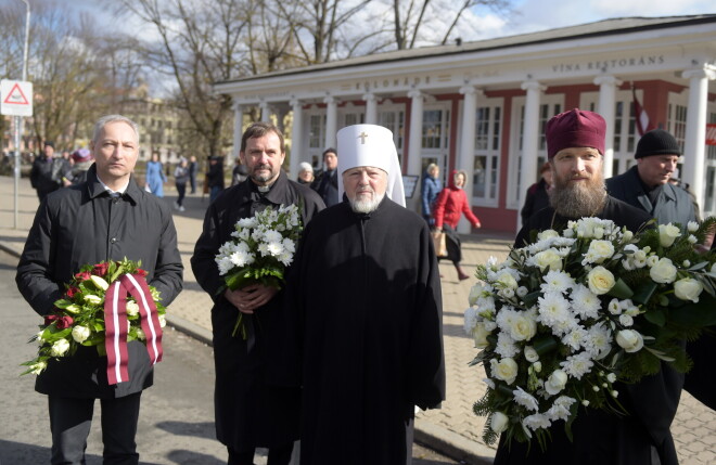 Tieslietu ministrs Jānis Bordāns (pa kreisi) uzskata, ka nodokļu dienesta prasības reliģiskajām draudzēm esot pārāk bargas.