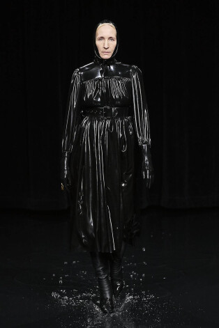"Balenciaga" rudens/ziema 2020 sieviešu mode. Parīzes modes nedēļa
