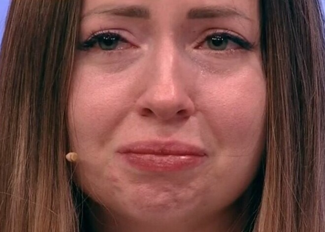 «Я кричала, а врачи проходили мимо»: блогер на ток-шоу рассказала о смерти мужа из-за сухого льда