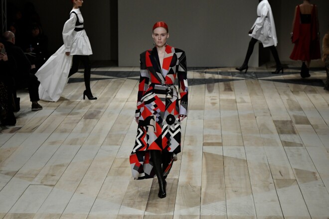 " Alexander McQueen" rudens/ziema 2020/2021. Parīzes modes nedēļa