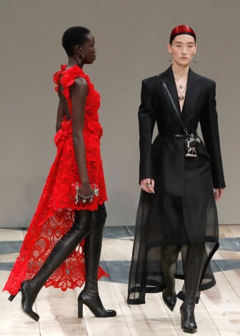 " Alexander McQueen" rudens/ziema 2020/2021. Parīzes modes nedēļa