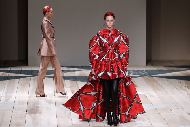" Alexander McQueen" rudens/ziema 2020/2021. Parīzes modes nedēļa