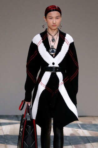 " Alexander McQueen" rudens/ziema 2020/2021. Parīzes modes nedēļa