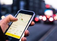 Jauns.lv sazinājās ar VSIA Autotransporta direkciju, lai uzzinātu, kādēļ šāds lēmums pieņemts un vai tam ir saistība ar Krievijā notiekošo.