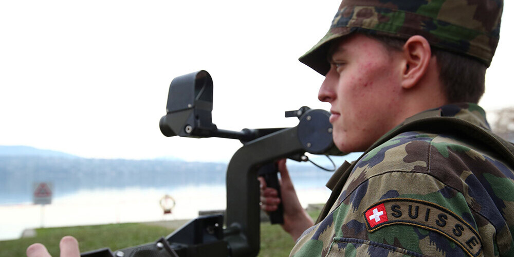 Šveices karavīriem pēc "Covid-19" gadījuma atklāšanas būs jāuzturas bāzēs