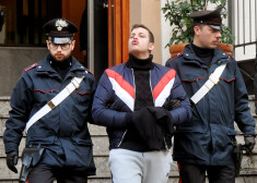 Janvārī Itālijas karabinieri arestēja septiņus Sicīlijas mafijas darboņus, tostarp Cosa Nostra gangstera Mišeles Greko mazdēlu Leandro Greko. Viņš gan neizskatījās noraizējies.