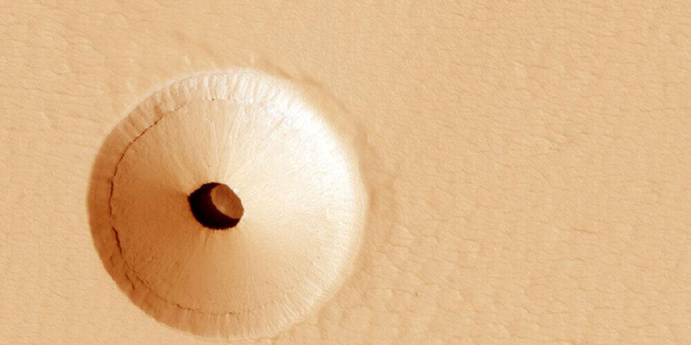 Zinātnieki uz Marsa atklājuši noslēpumainu caurumu
