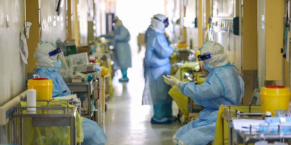 Ķīnā koronavīrusa upuru skaits sasniedz 3070; Itālijā mirušo skaits pieaudzis līdz 197