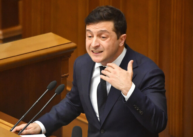 Zelenskis vēlas līdz gada beigām vienoties par kara izbeigšanu Donbasā