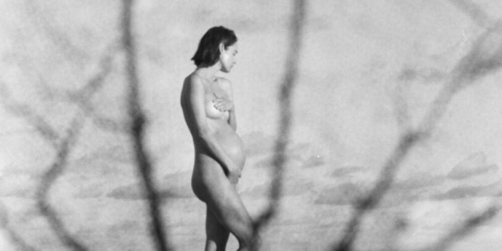 Полностью обнаженная возлюбленная Данилы Козловского показала, как выглядела на последних месяцах беременности