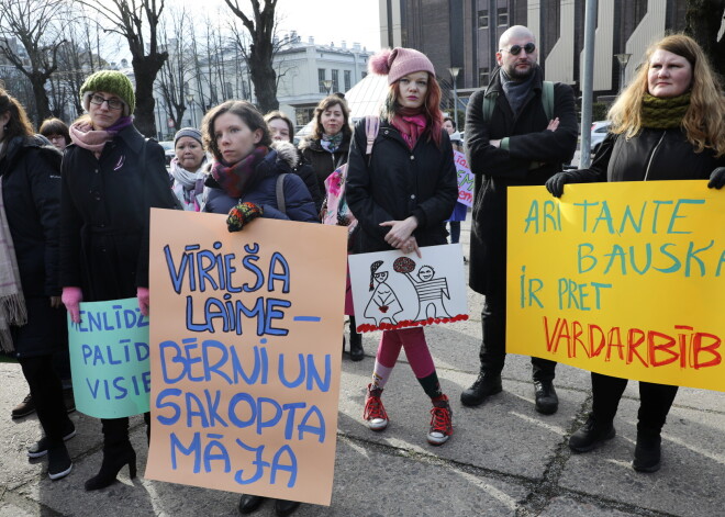 Sieviešu solidaritātes gājiens.