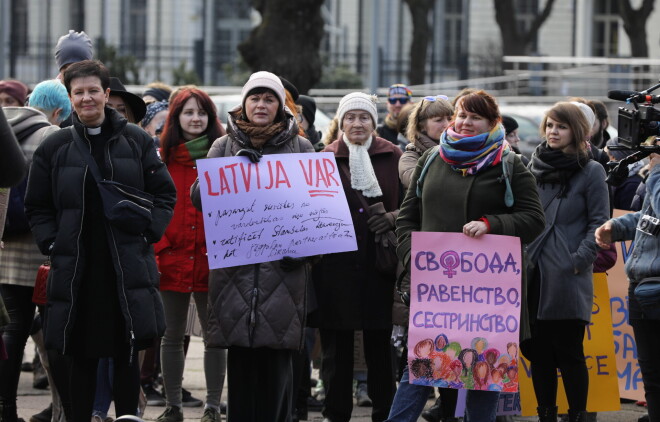 Sieviešu solidaritātes gājiens.