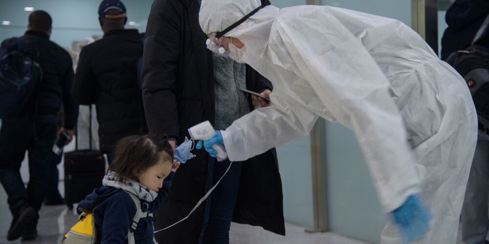 Ķīnā un Dienvidkorejā sarūk no jauna konstatēto ar jauno koronavīrusu inficēto skaits