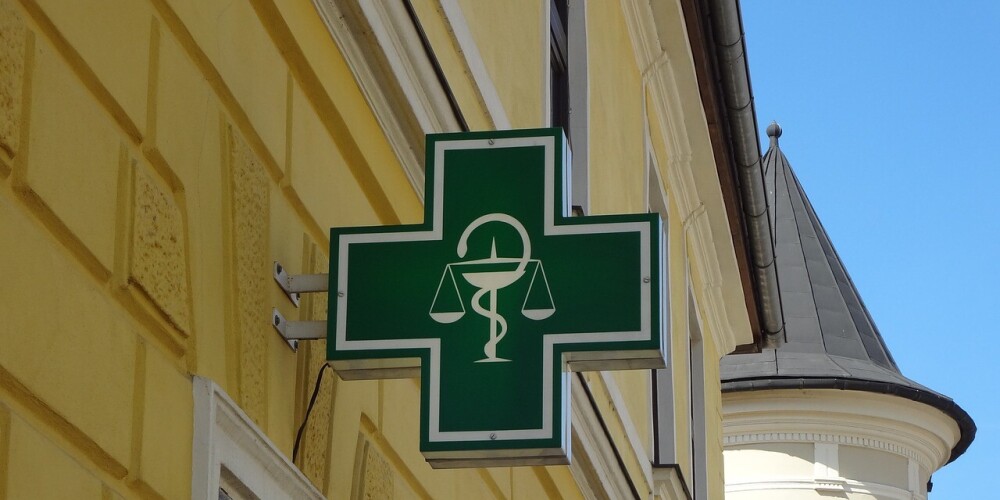 Аптека только на бумаге: фармкомпании в Латвии «держатся» за лицензии
