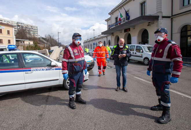 Itālijā no "Covid-19" miruši jau 463 cilvēki.