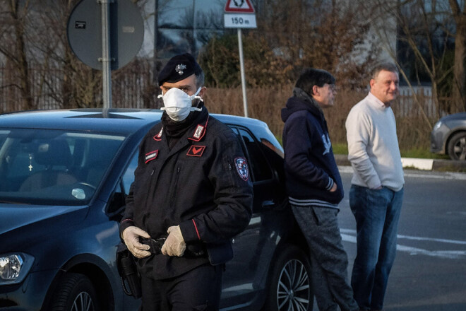 Saskaņā ar karantīnu cilvēkiem būs jāpaliek mājās, ja viņiem nav nopietni iemesli saistībā ar darbu, veselību vai citām īpašām vajadzībām.