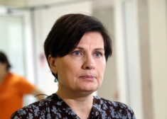 Veselības ministre Ilze Viņķele (AP) aicināja premjera uzdoto jautājumu vērtēt konceptuāli.