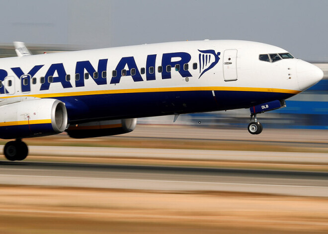 "Ryanair" uz laiku pārtrauks visus reisus uz un no Itālijas