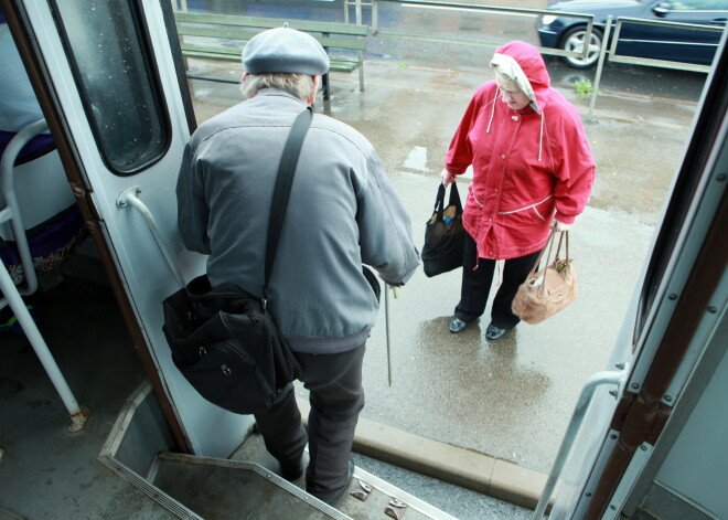 Aicina sabiedriskajā transportā biļešu iegādei pēc iespējas neizmantot skaidru naudu