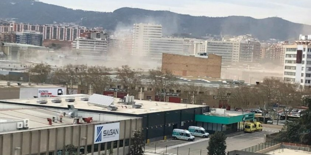 Ķimikāliju rūpnīcā Barselonā nograndis sprādziens; viens cilvēks gājis bojā un 19 cietuši