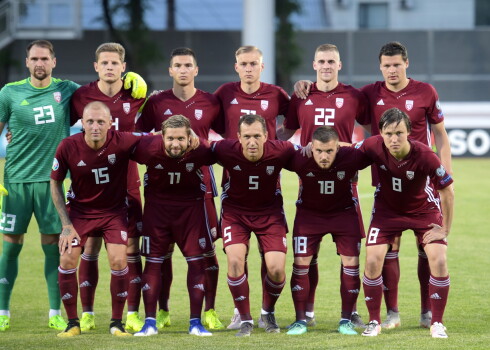 Latvijas futbola izlase pirms UEFA Eiropas čempionāta kvalifikācijas turnīra spēles futbolā starp Latvijas un Izraēlas valstsvienībām Daugavas stadionā.