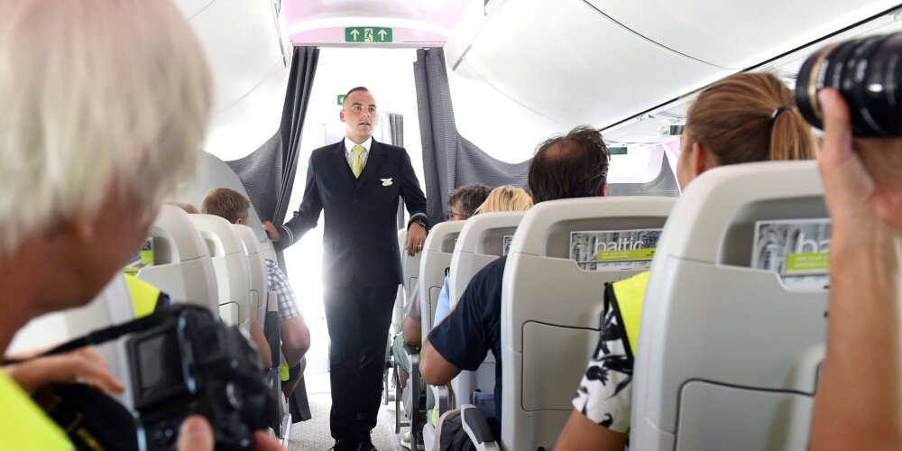 "airBaltic" samazinās darbinieku skaitu uz laiku par vēl 100 cilvēkiem