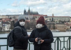 Tūristi Prāgā.