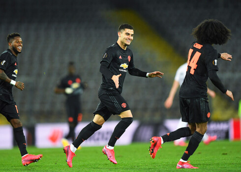 Mančestras "United" futbolisti Lincā svin vārtu guvumu.