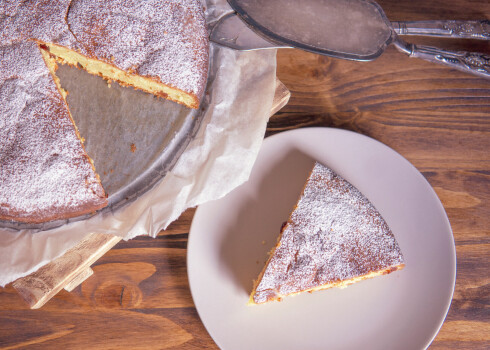 Rikotas siera kūka ar mellenēm