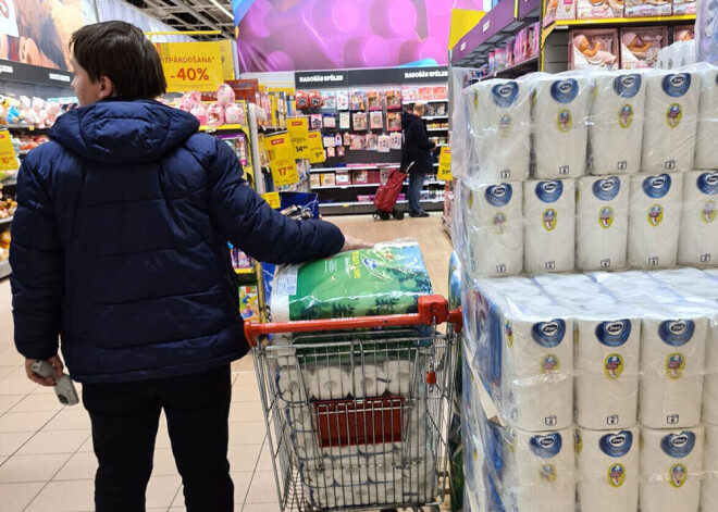 Lielveikali turpina nodrošināt preču pieejamību un aicina pircējus būt atbildīgiem un ievērot piesardzības pasākumus