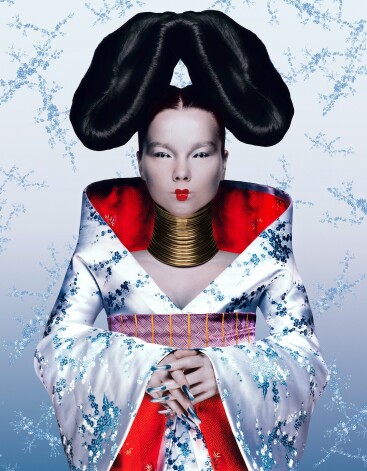 Обложка альбома Бьорк Homogenic, сделанная совместно с дизайнером Александром Маккуином и фотографом Ником Найтом