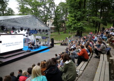 Sarunu festivāls "Lampa" Cēsu pils parkā.