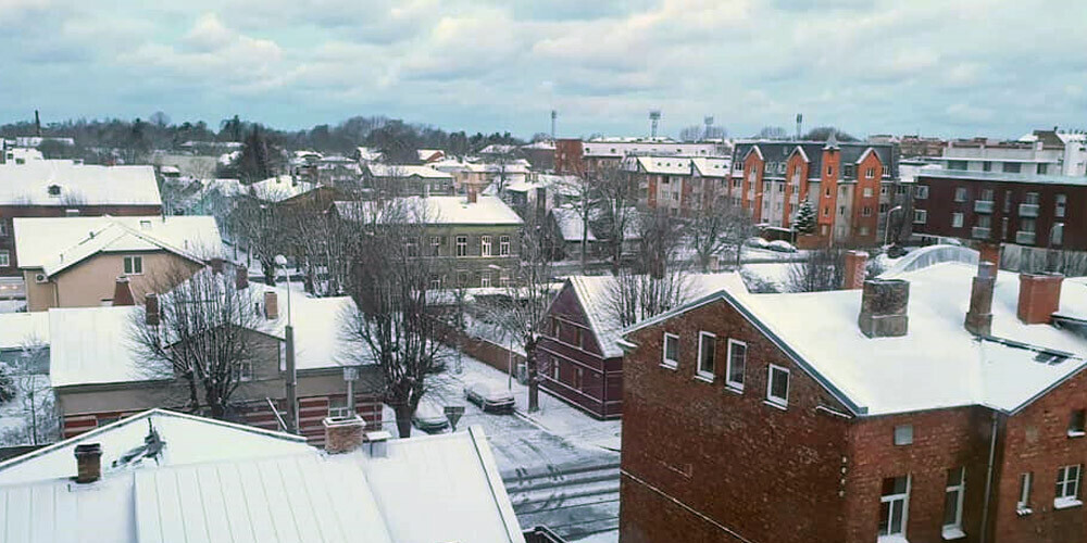 Daudzviet Latvijā zemi klāj sniegs: cilvēki soctīklos dalās ar ziemīgām fotogrāfijām