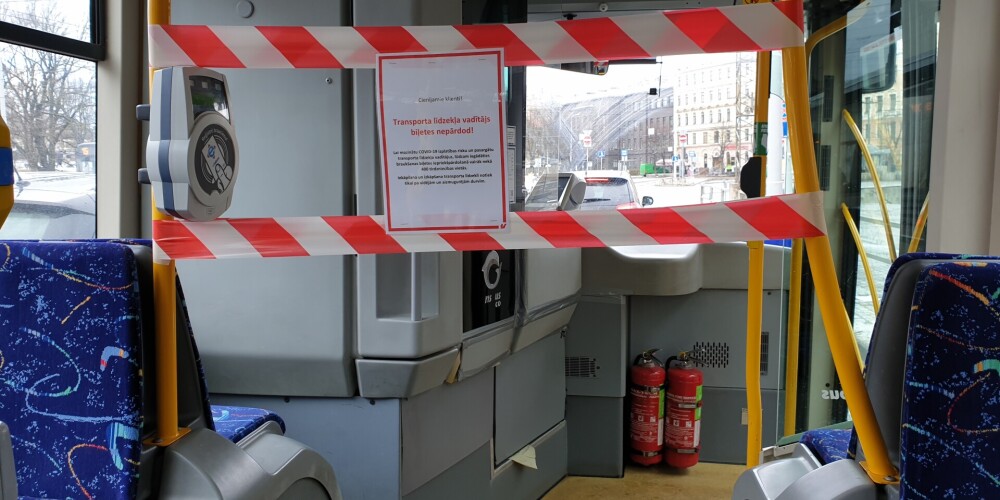 Sabiedriskajā transportā Rīgā pārtraukta biļešu tirdzniecība pie vadītājiem